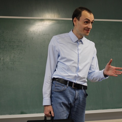 „Čitač ljudi“ duhovito je koncipirana monodrama interaktivnog karaktera