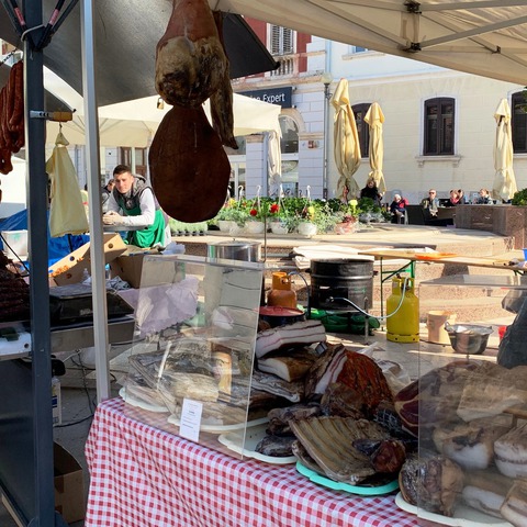 Slavonske delicije na tržnici u Puli
