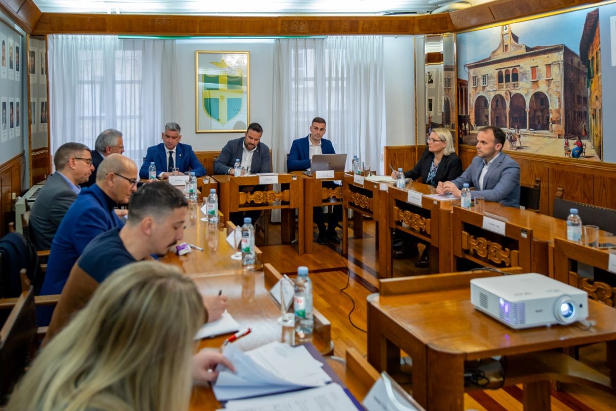 Komunalna palača - sastanak o Kaštijunu