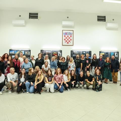 Zajednička fotografija s izložbe