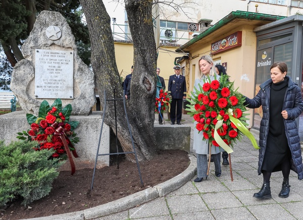 Polaganje vijenaca