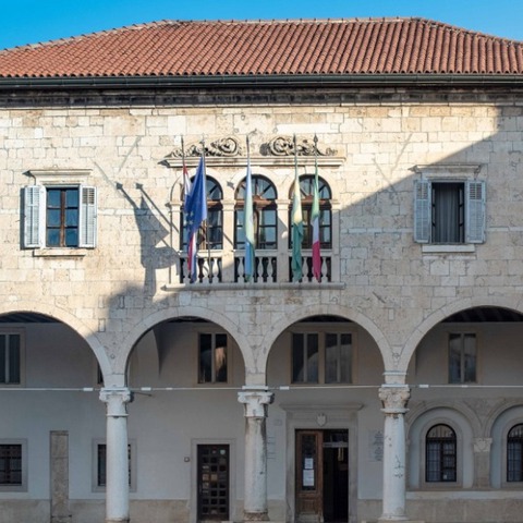Komunalna palača