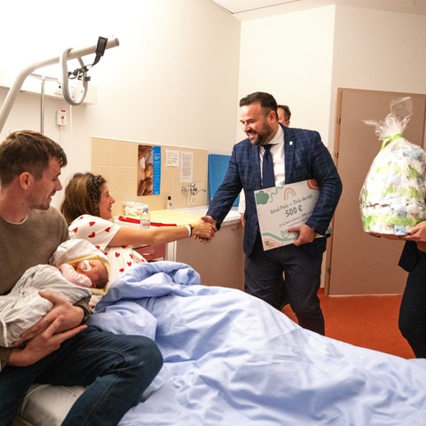Posjet gradonačelnika prvoj bebi u 2025.