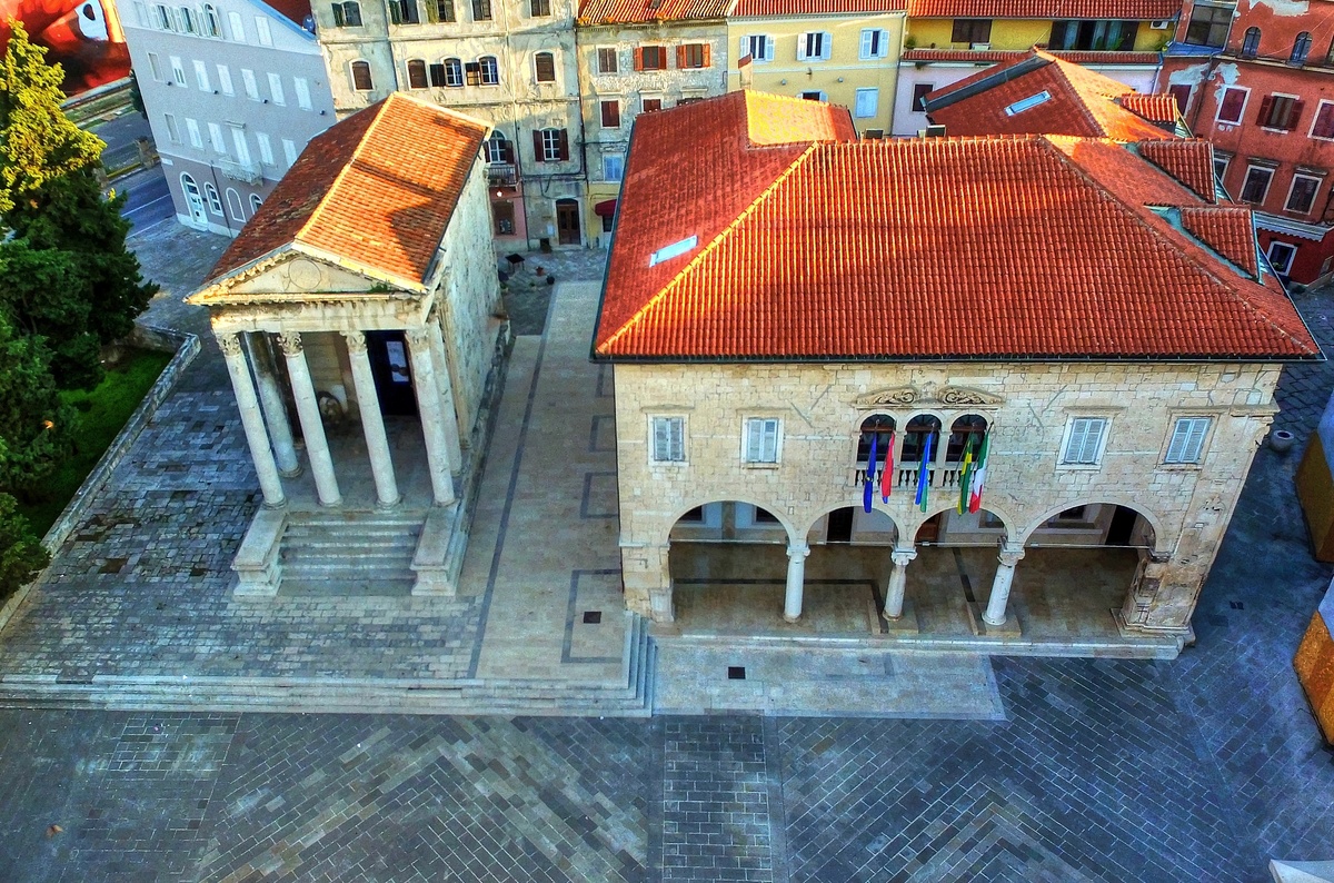 Komunalna palača