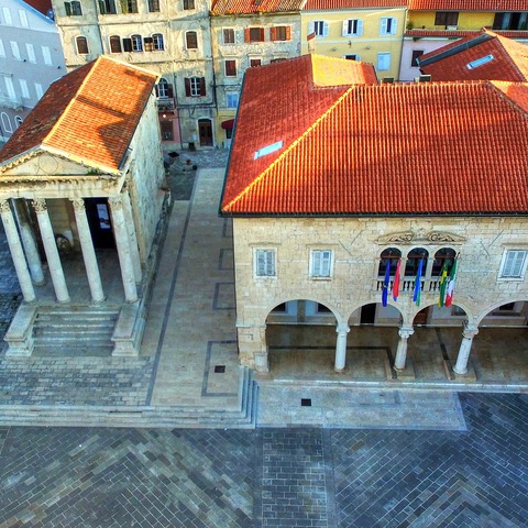 Komunalna palača