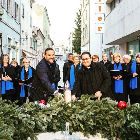 Paljenje prve adventske svijeće
