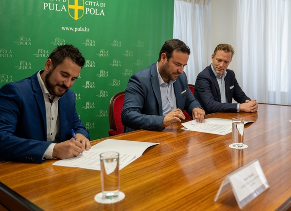 Komunalna palača - potpisivanje ugovora