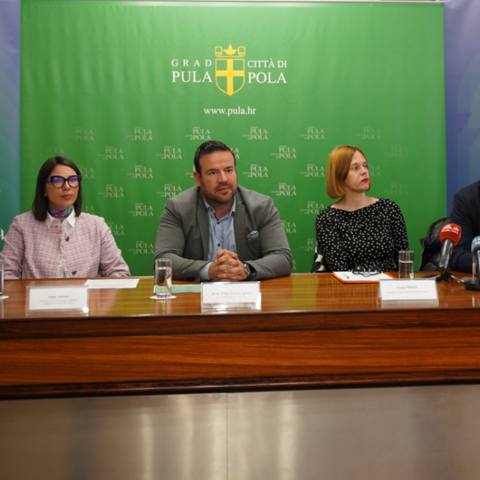 Komunalna palača - press