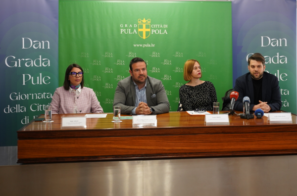 Komunalna palača - press