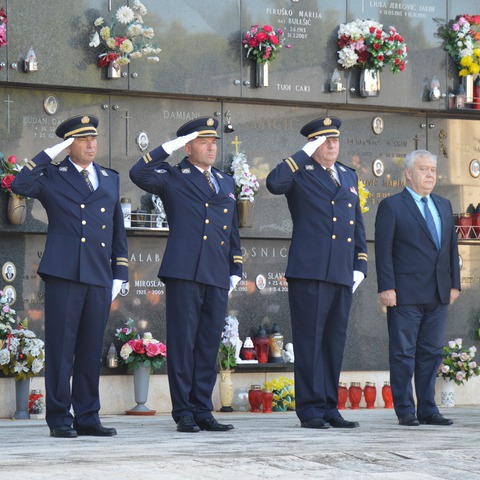 Dan policije odavanje počasti