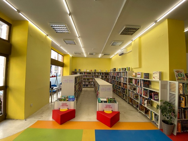 Dječja knjižnica na adresi Smareglina 2