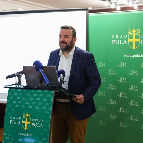 Gradonačelnik Filip Zoričić na konferenciji za medije