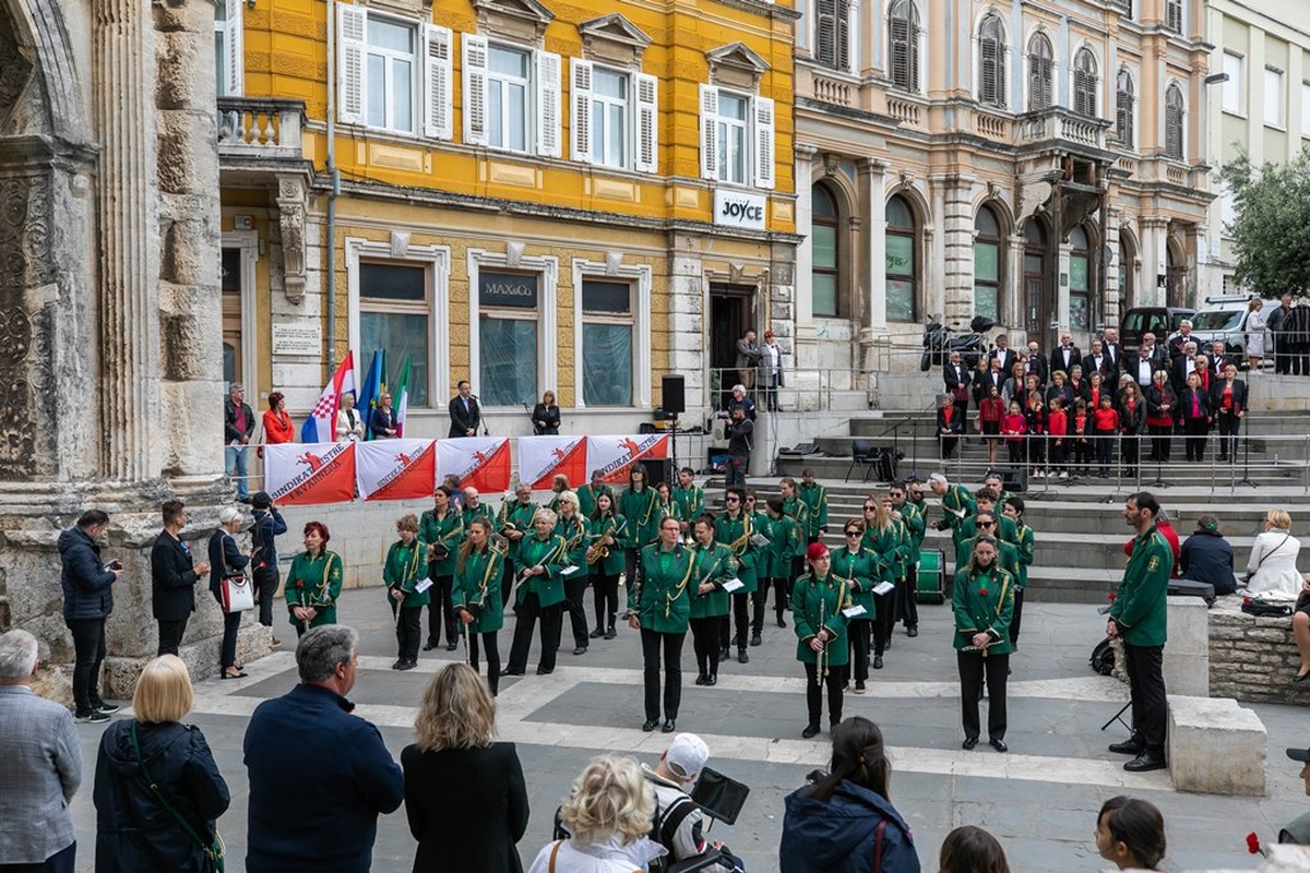 Polaganje vijenaca na Portarati