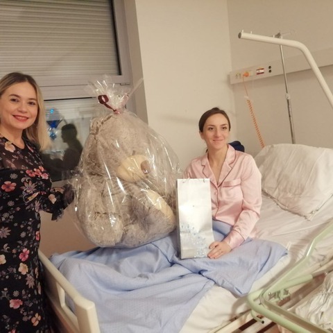 Zamjenica Močenić s majkom Teutom Bilali i bebom Noyom