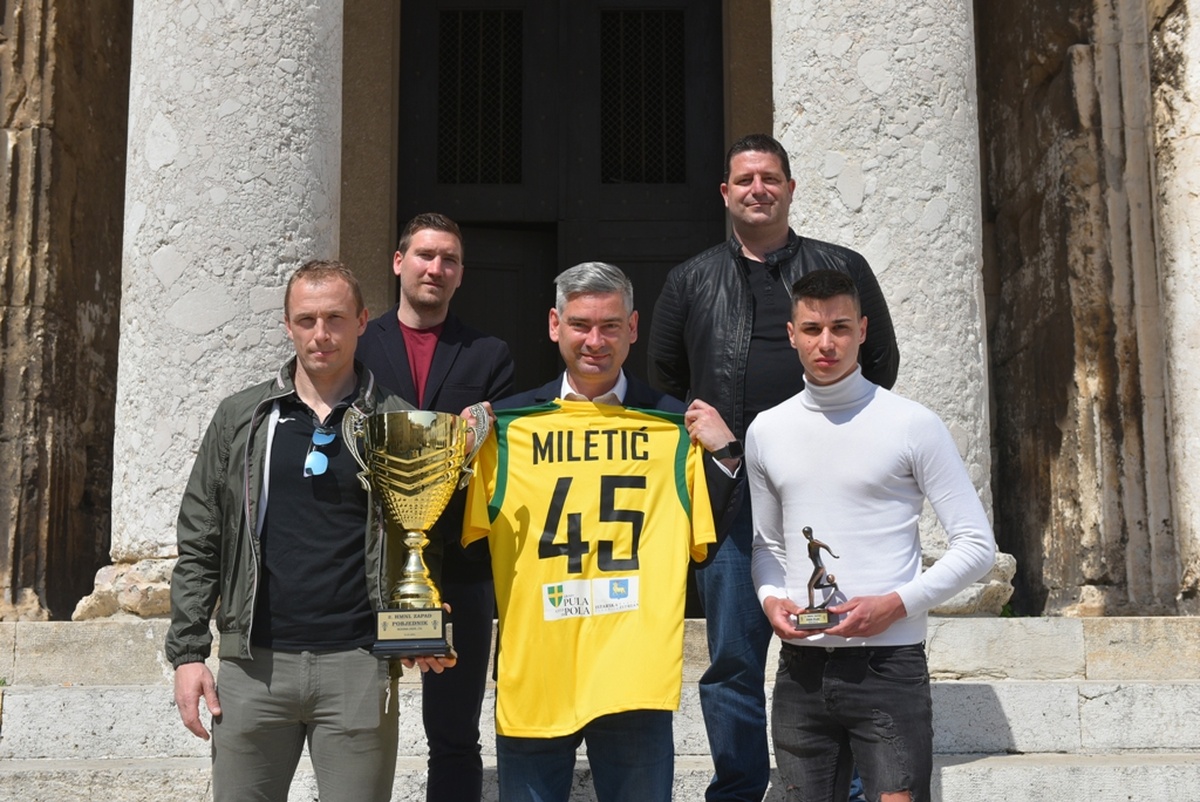 Gradonačelnik Boris Miletić održao prijem za Malonogomenti klub Futsal Pula koji je i ove godine osvojio naslov prvaka