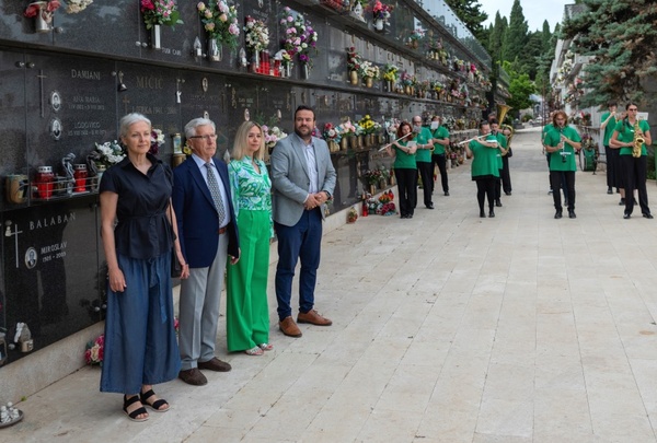 Polaganje vijenaca - Gradsko groblje