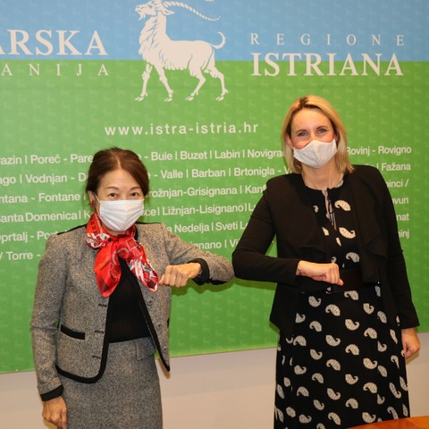 Zamjenica gradonačelnika Elena Puh Belci i japanska veleposlanica u Republici Hrvatskoj Nj.E. gđe. Misako Kaji