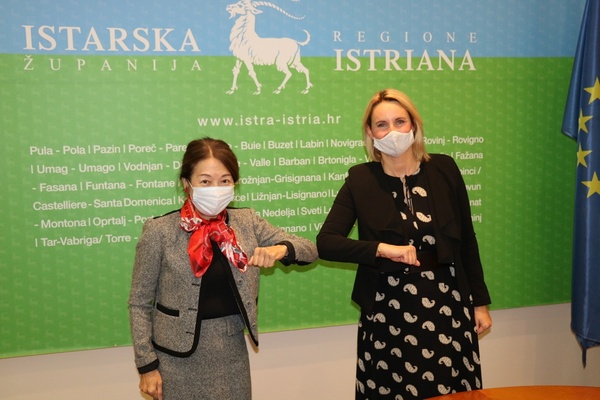 Zamjenica gradonačelnika Elena Puh Belci i japanska veleposlanica u Republici Hrvatskoj Nj.E. gđe. Misako Kaji