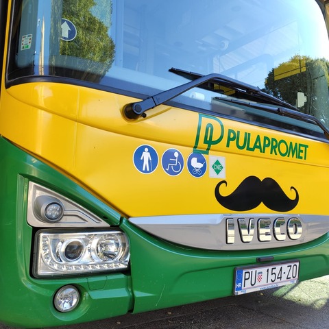 Autobuse će krasiti naljepnice brkova