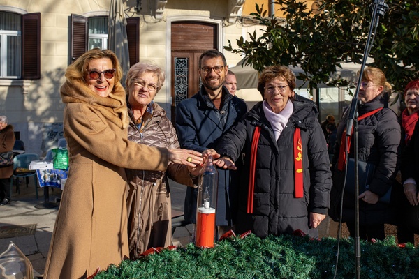 Upaljena druga adventska svijeća