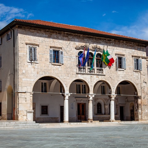 Komunalna palača