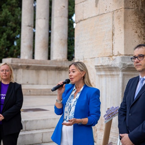 Zamjenica gradonačelnika Ivona Močenić pozdravlja učenike