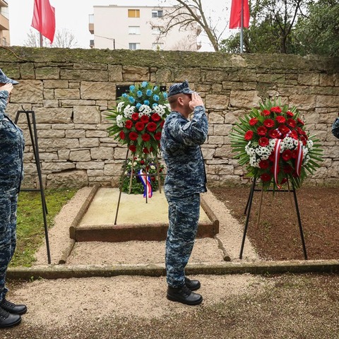 Grob francuskih mornara na Mornaričkom groblju