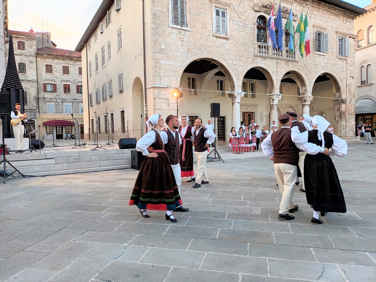folklorna večer na Forumu