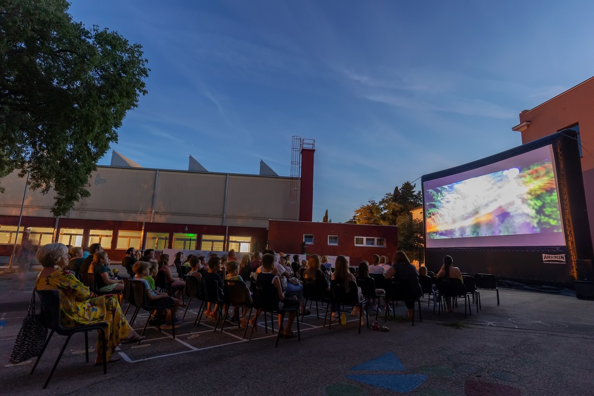 Kino u kvartu