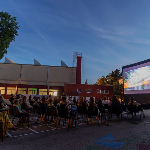 Kino u kvartu