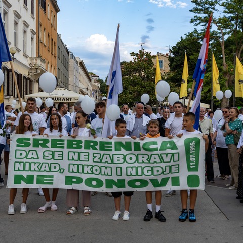 Mimohod sjećanja na žrtve genocida u Srebrenici