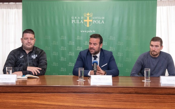 Komunalna palača - press