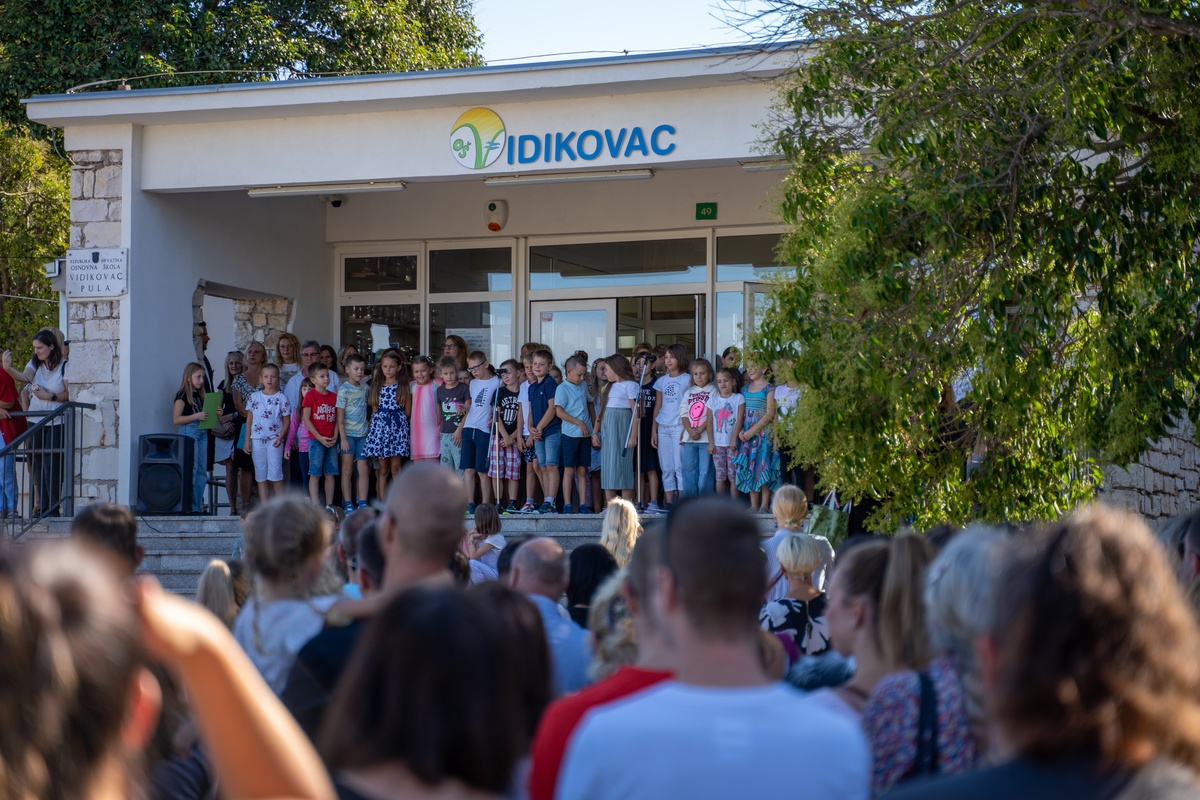 OŠ Vidikovac_arhivska fotografija
