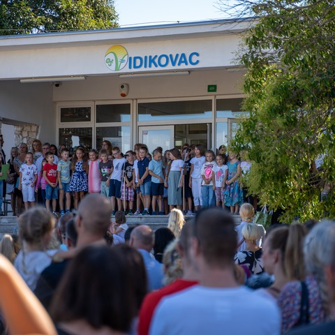 OŠ Vidikovac_arhivska fotografija