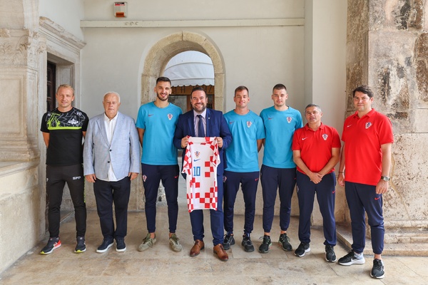 Futsal reprezentacija Hrvatske na prijemu kod gradonačelnika Filipa Zoričića