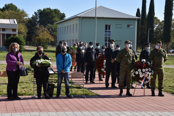 Položeni vijenci za pirotehničare poginule u pulskoj Zračnoj luci