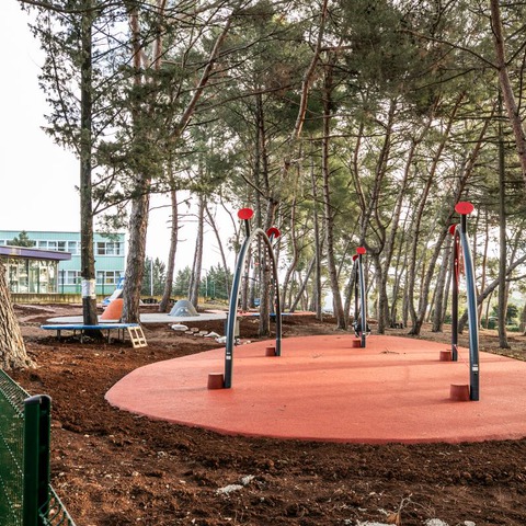 Novo dječje igralište na Velom Vrhu