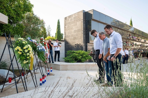 Polaganje vijenaca