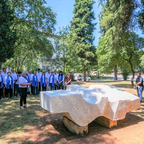 Predstavljena obnovljena skulptura Slobodna forma