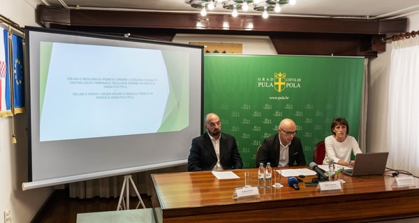 Komunalna palača - press