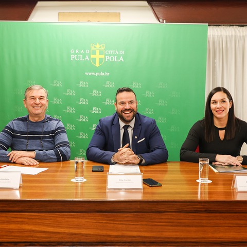 Rajko Kutlača, gradonačelnik Filip Zoričić i pročelnica Ivana Sokolov
