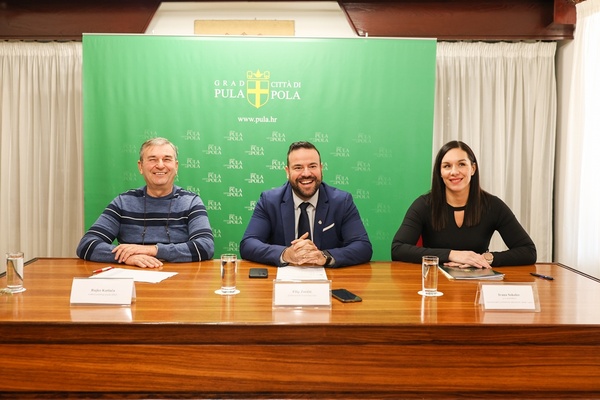 Rajko Kutlača, gradonačelnik Filip Zoričić i pročelnica Ivana Sokolov