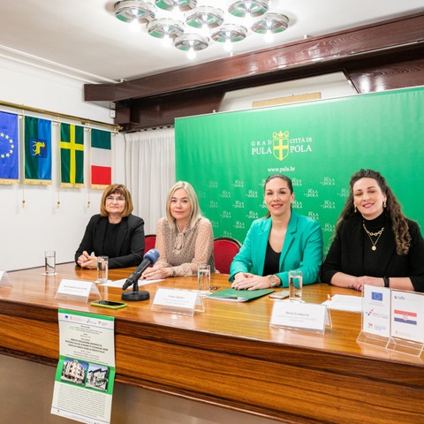 Komunalna palača - press