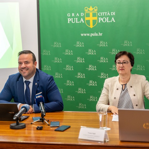 Komunalna palača - press