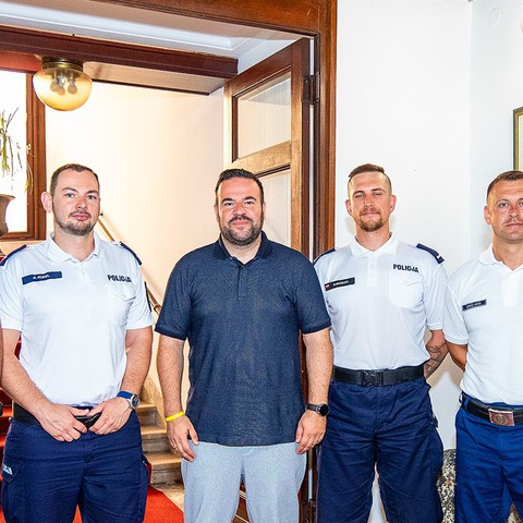 Prijem stranih policajaca, Sigurna turistička destinacija
