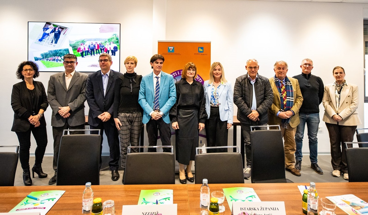Tiskovna konferencija Hoditi i zdravi biti