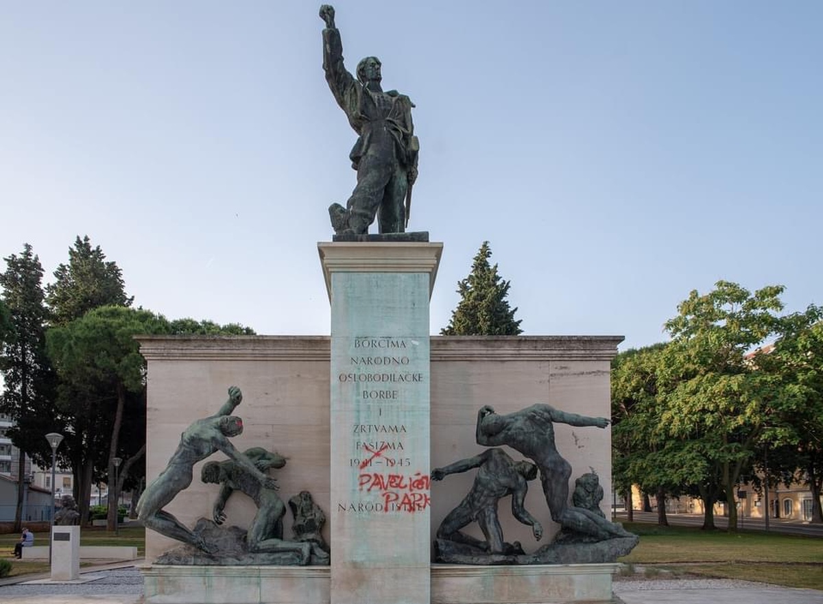 Titov park - oskvrnuti spomenici