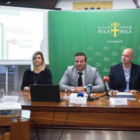 Komunalna palača - press