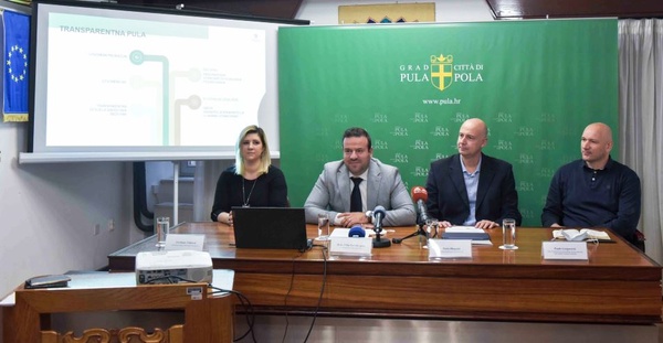 Komunalna palača - press