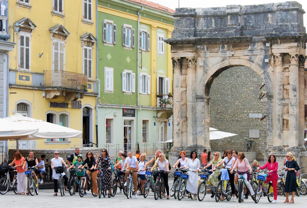 U Puli prvi put održana „Otmjena vožnja biciklom“